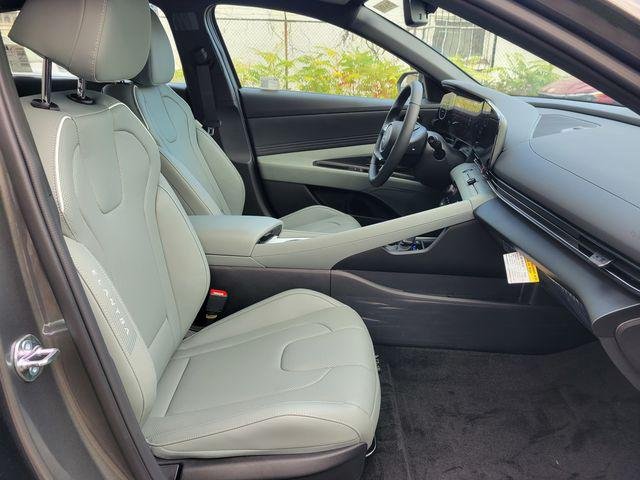 2025 Hyundai Elantra Limited - Photo 20