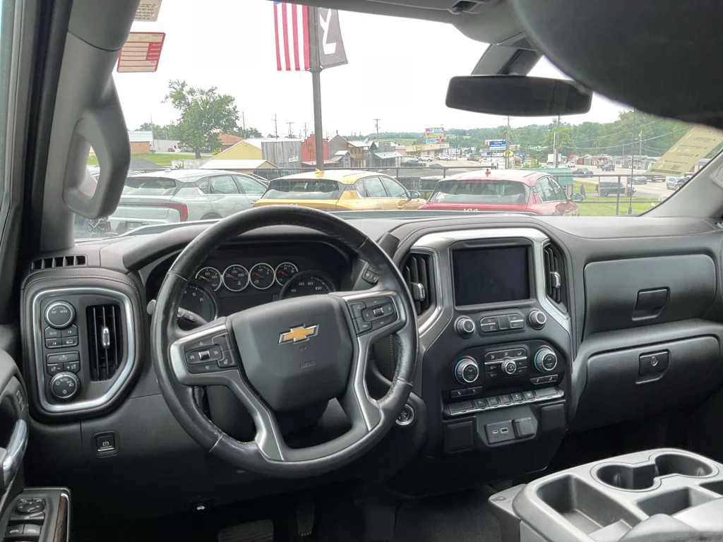 Used 2022 Silver Ice Metallic Chevrolet LT image 19