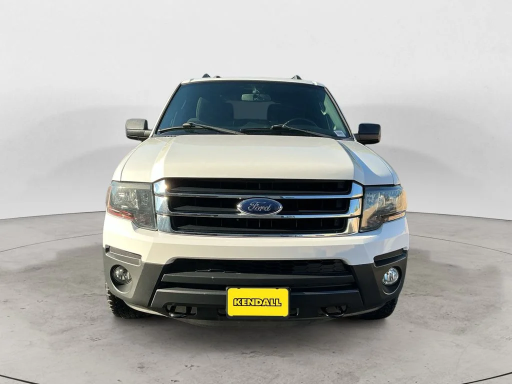 Used 2016 White Ford XL image 2