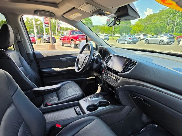 Used 2023 White Honda RTL image 11