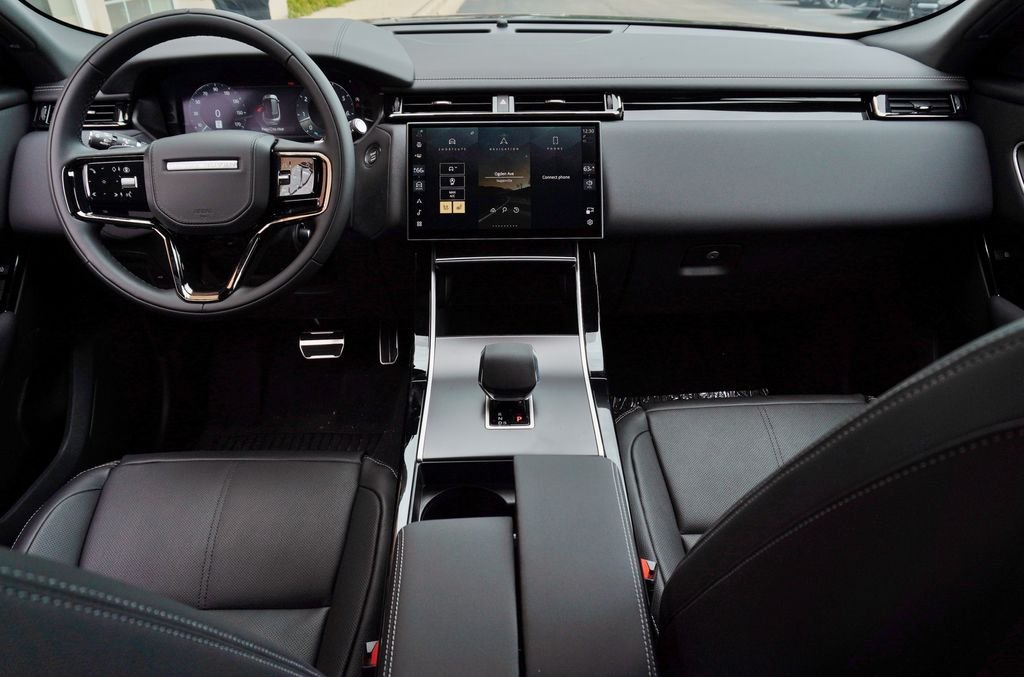 New 2026 Carpathian Grey Land Rover Belgravia Edition image 9