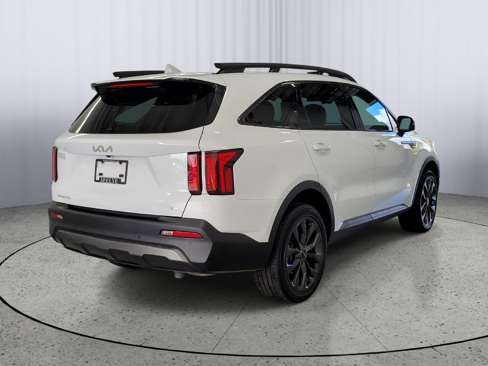 Used 2023 White Kia X-Line EX image 2