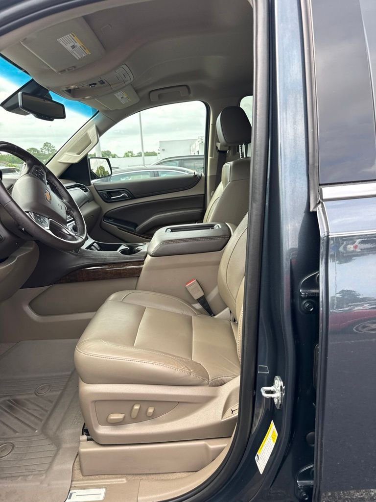 Used 2020 Gray Chevrolet LT image 4