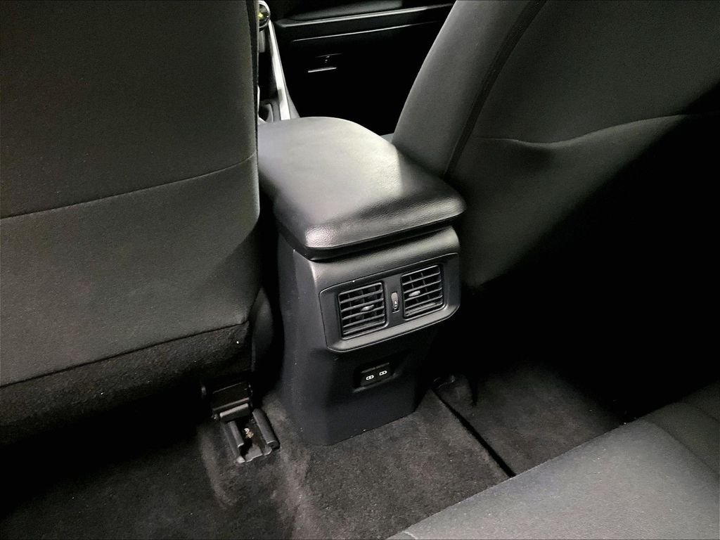 Used 2025  Toyota XLE image 26