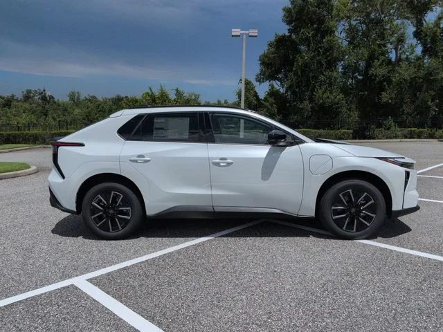 New 2026 Wind Chill Pearl Toyota XLE image 3