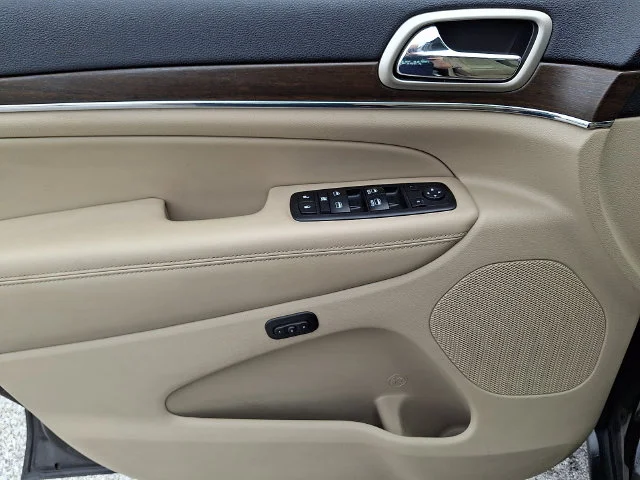 Used 2017 Brown Jeep Limited image 13
