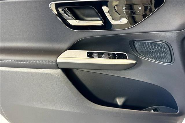 New 2026 Polar White Mercedes-Benz GLC 300 image 46