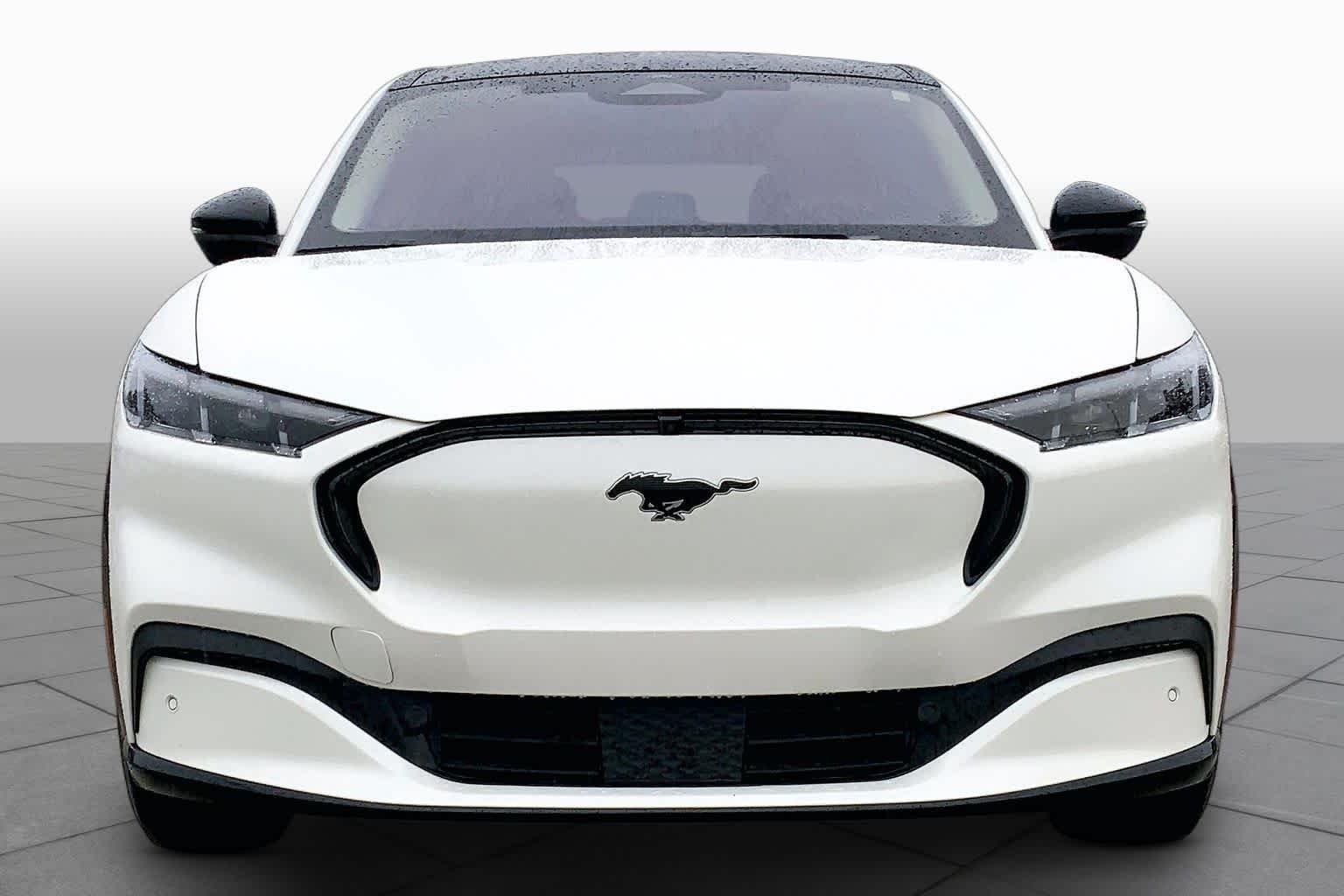 Used 2024 Star White Ford Premium image 3