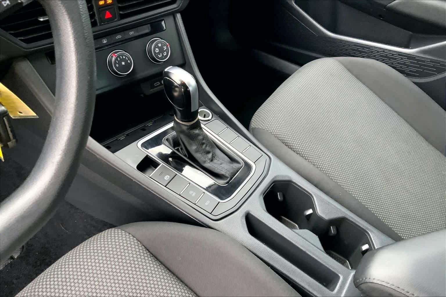 Used 2021 Pure White Volkswagen S image 14