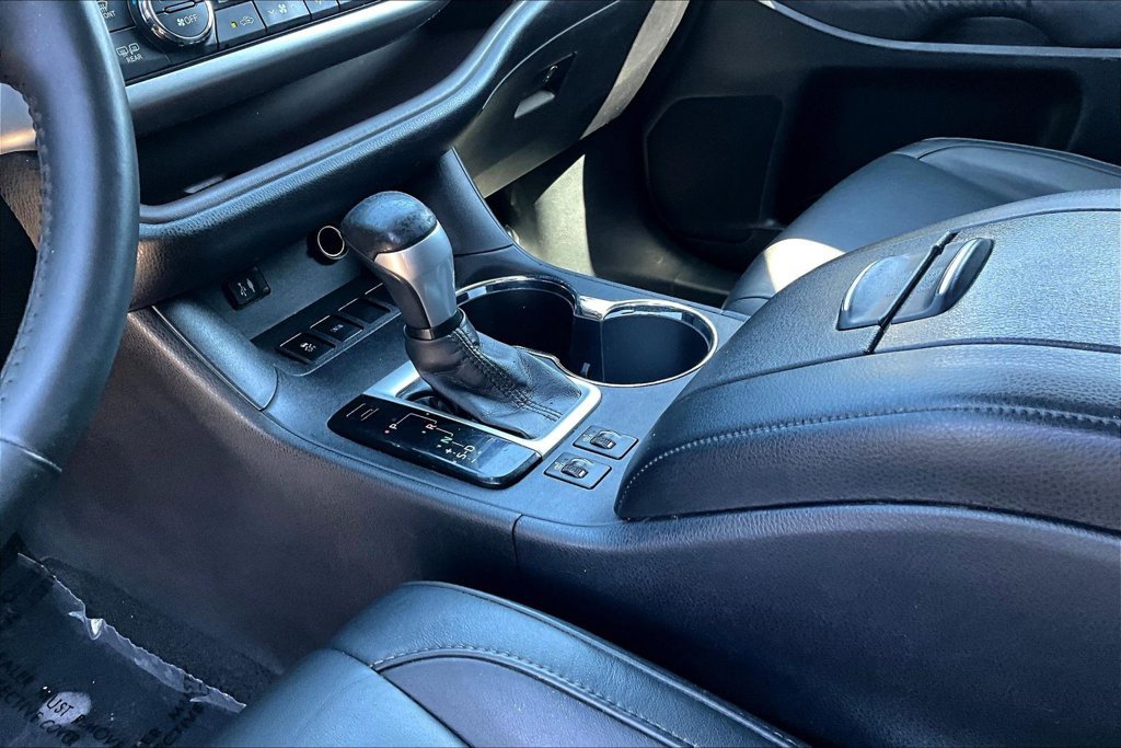 Used 2016 Gray Toyota XLE V6 image 19