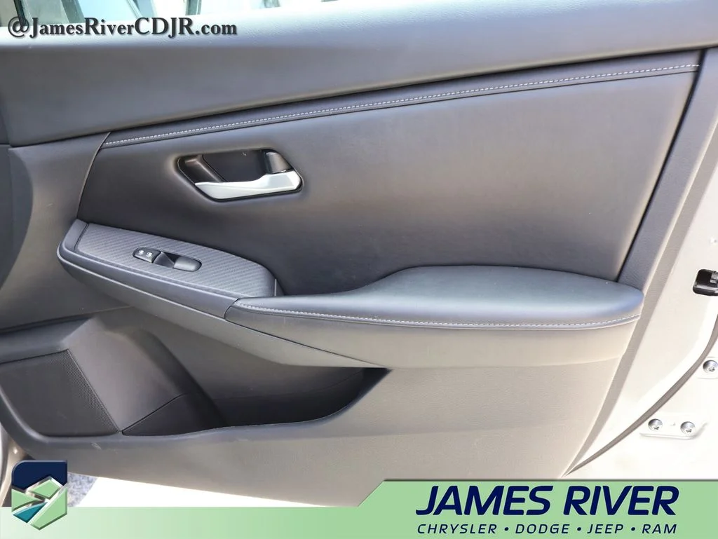 Used 2024 Gray Nissan SV image 8