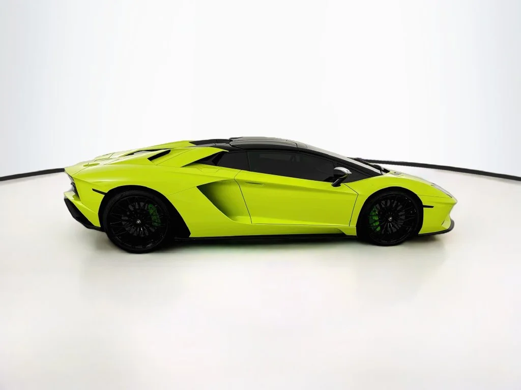 Used 2019  Lamborghini Base image 36
