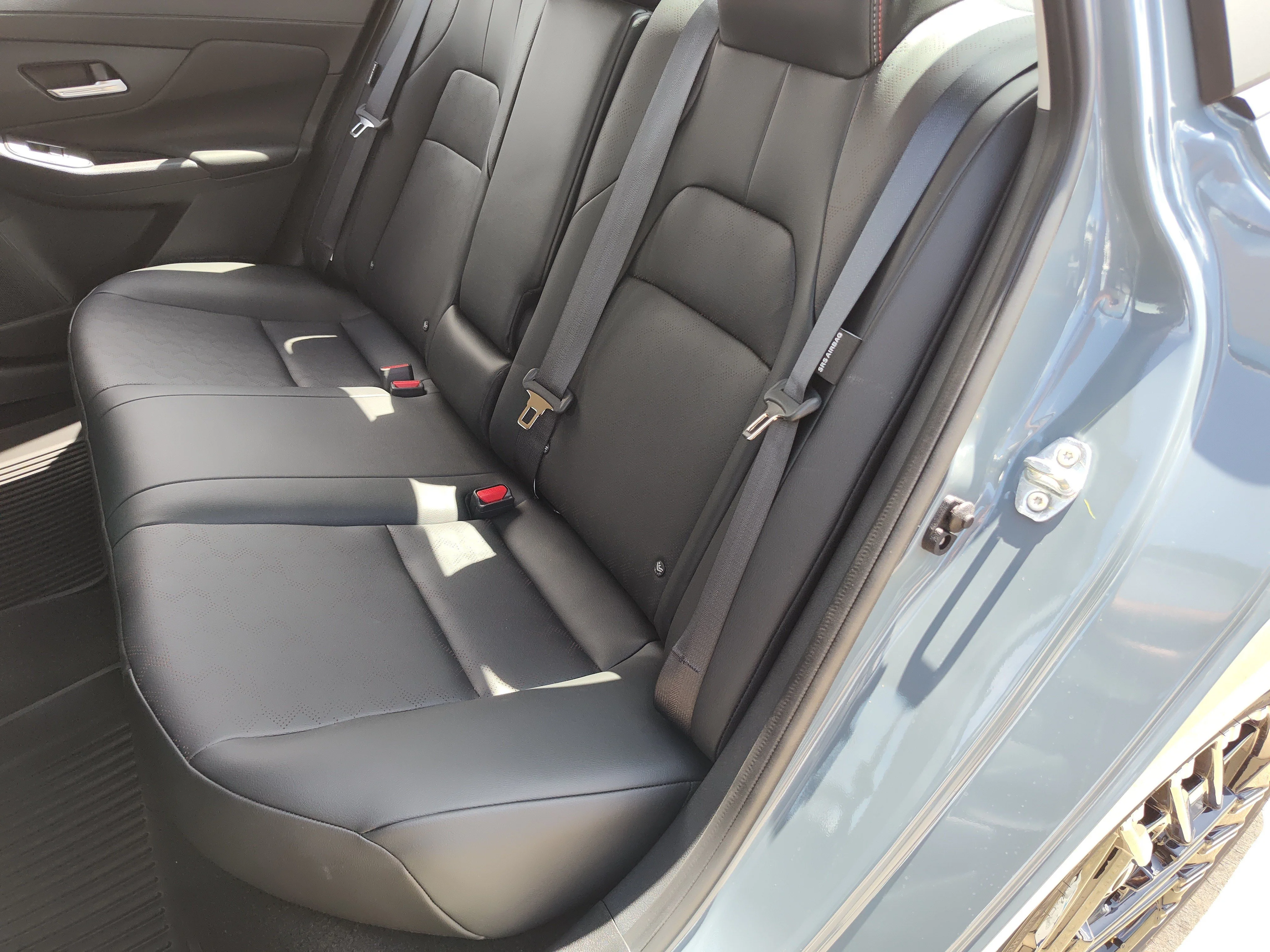 New 2026 Atlantic Gray Metallic / Super Black Two-tone Nissan SR image 15