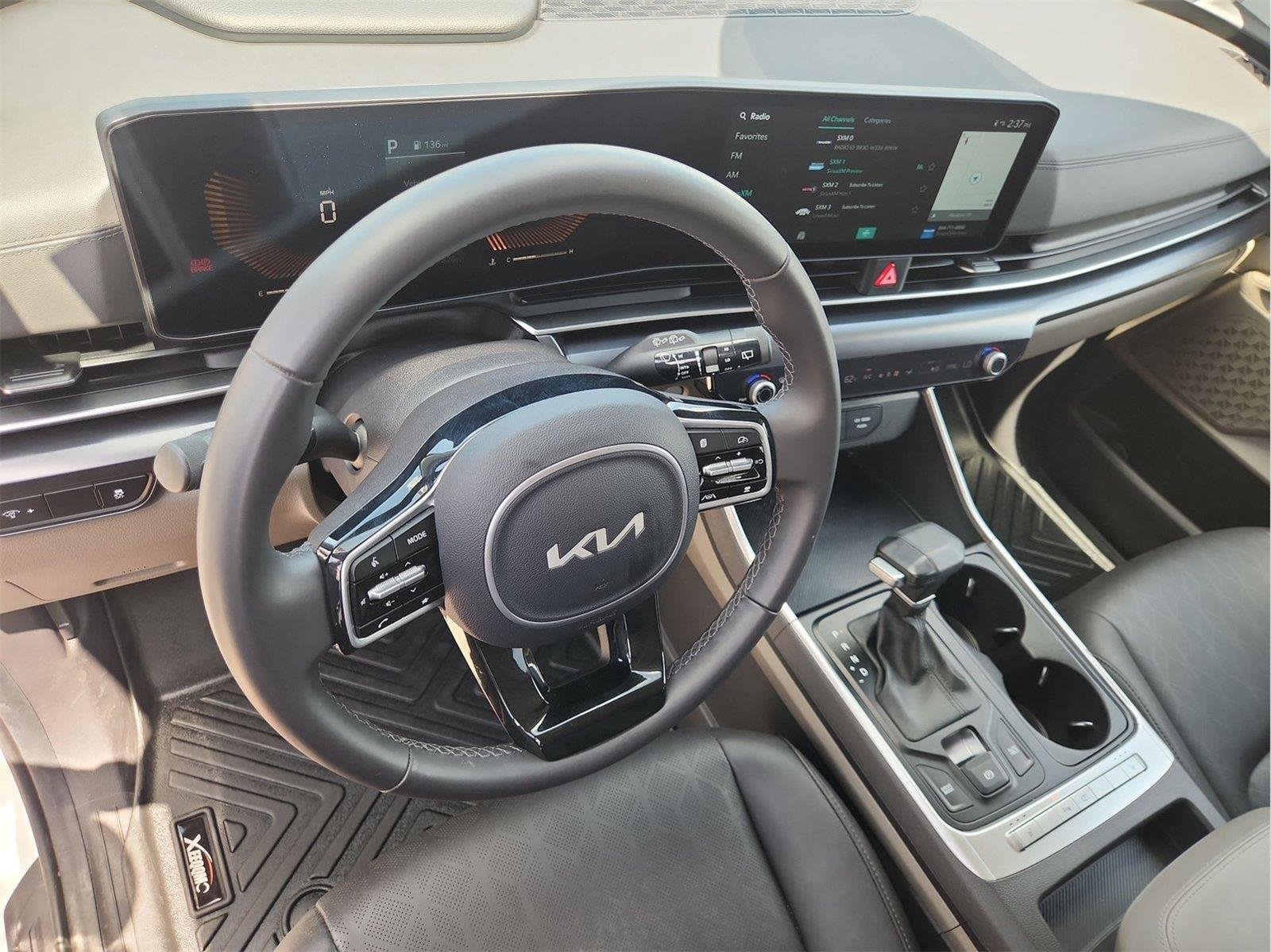 2025 Kia Carnival MPV photo 10 of 33