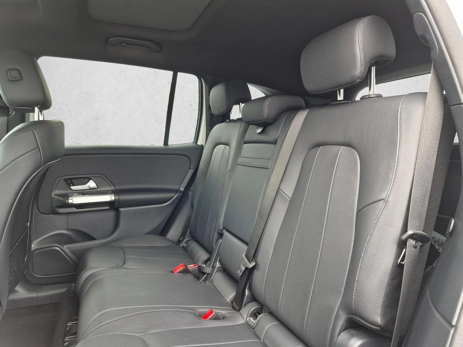 Used 2023 Polar White Mercedes-Benz GLB 250 image 21