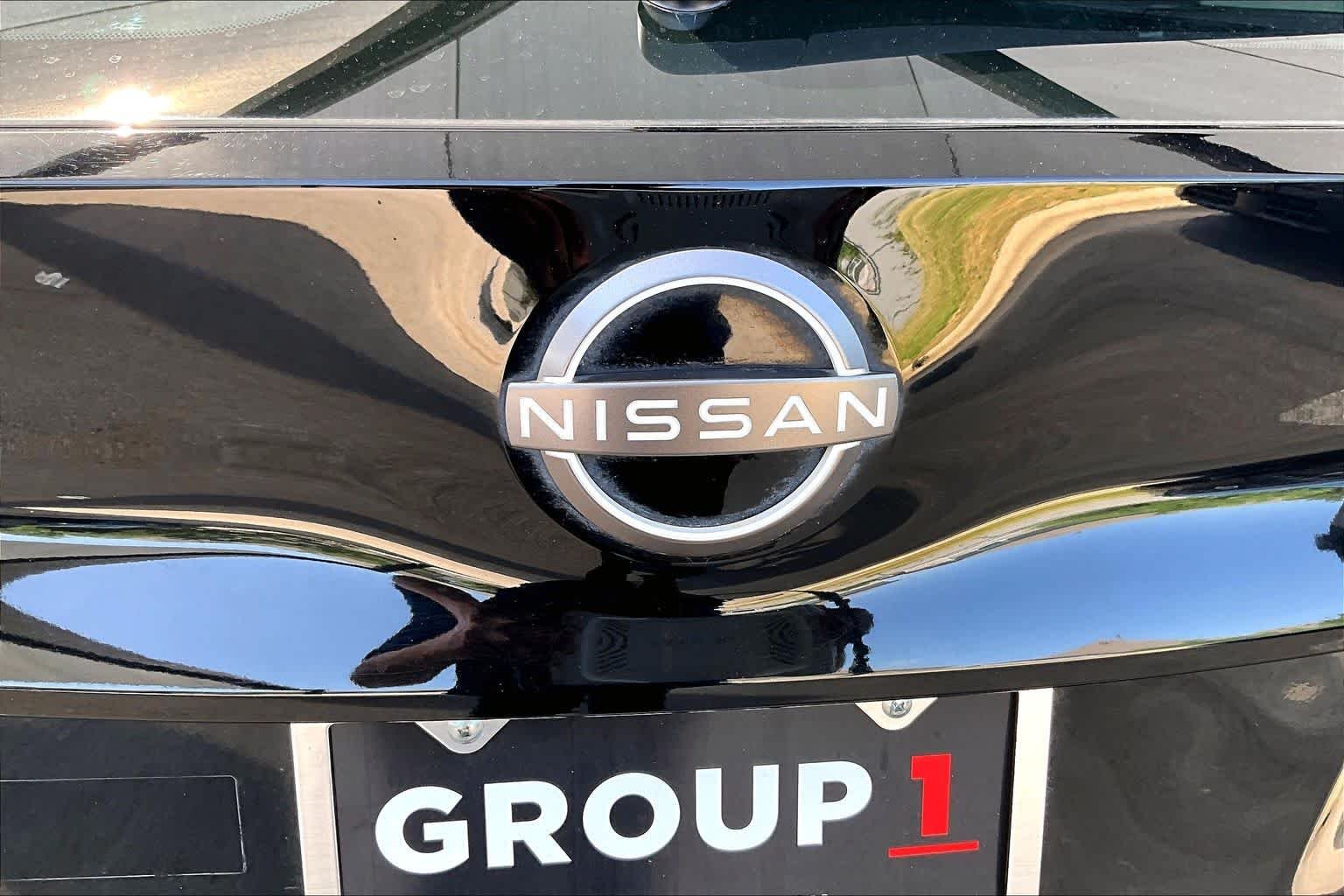 Used 2025 Super Black Nissan SV PLUS image 29