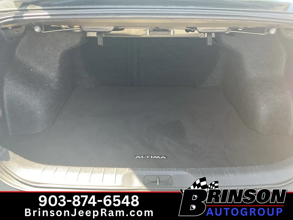 Used 2025 Gun Metallic Nissan SV image 9