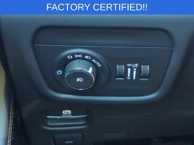 Used 2025 White Jeep Summit image 19