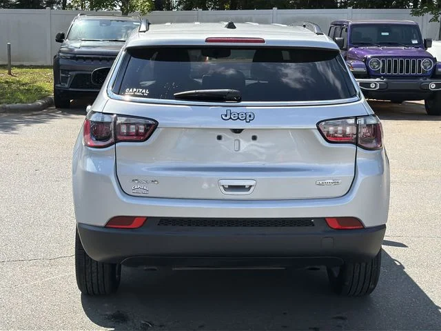 Used 2025 Silver Jeep Latitude image 12