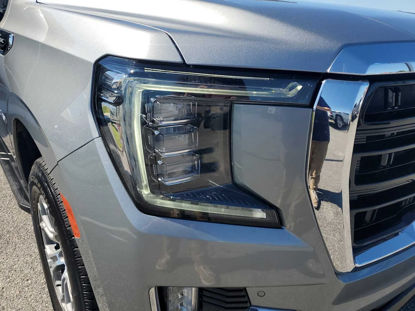 Used 2024 Sterling Metallic GMC SLE image 12