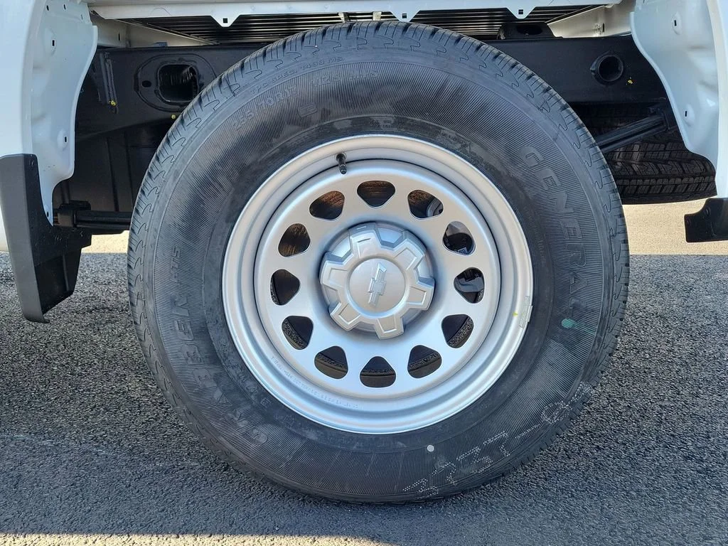New 2026 Summit White Chevrolet WT image 20