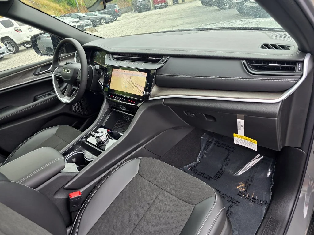 New 2027 Gray Jeep Laredo Altitude image 29
