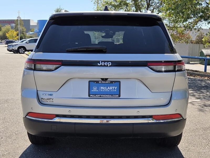Used 2024 Silver JEEP 4XE image 6
