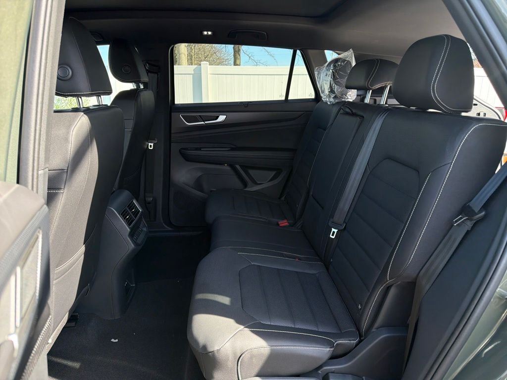 New 2026  Volkswagen 2.0T SEL R-Line Black image 29