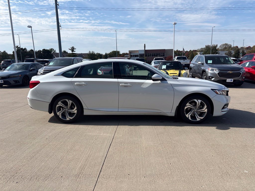 Used 2018 White Honda EX image 4