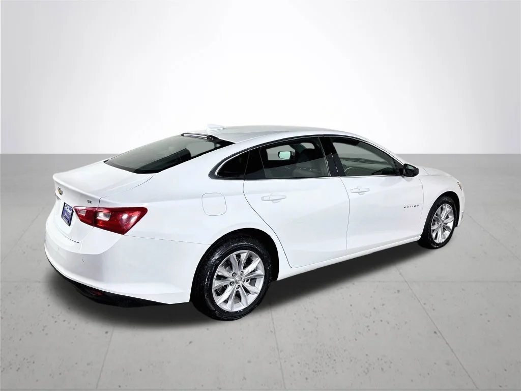 Used 2025 White Chevrolet LT image 6