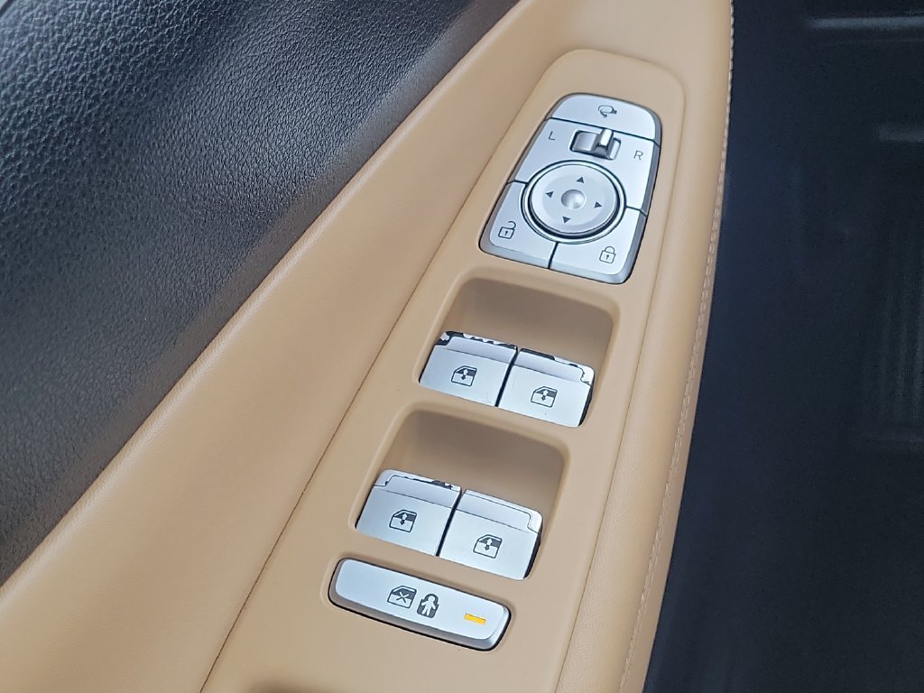 Used 2021 Gray Hyundai Calligraphy image 19