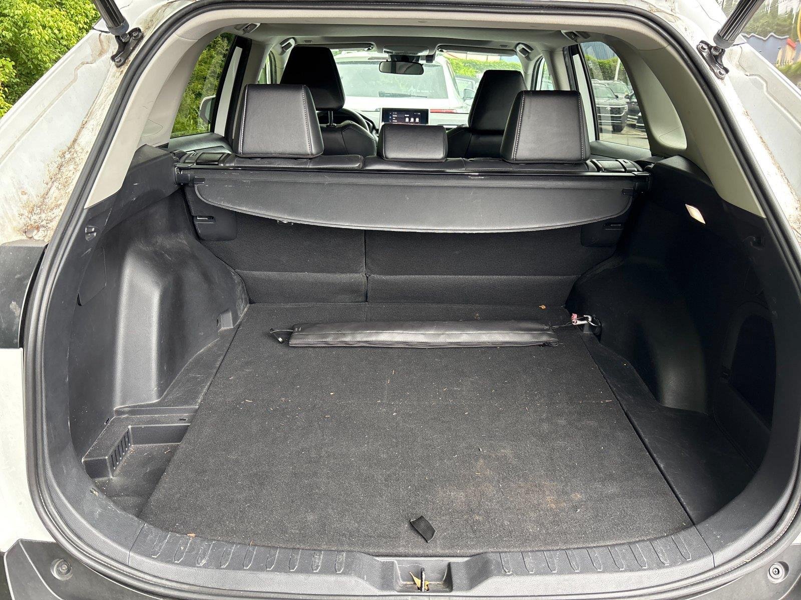Used 2023 Wind Chill Pearl Toyota XLE Premium image 34