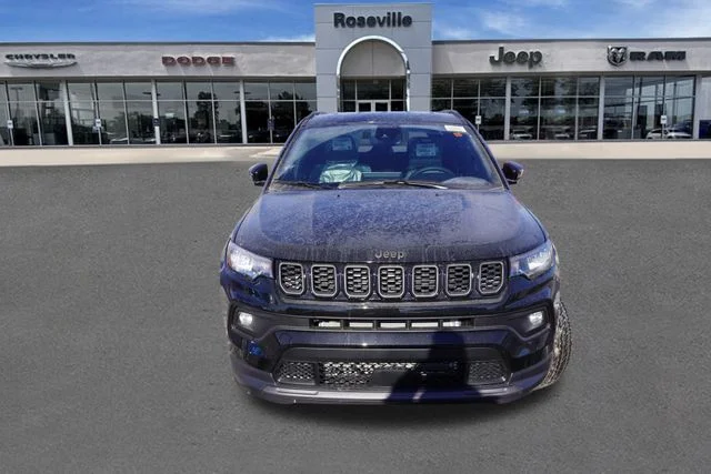 New 2026 Diamond Black Crystal Pearlcoat Jeep Latitude image 8