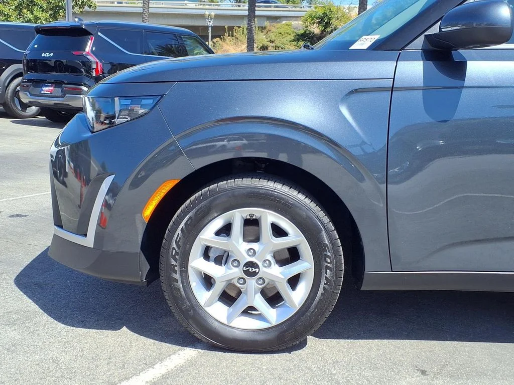 2025 Kia Soul LX - Photo 13