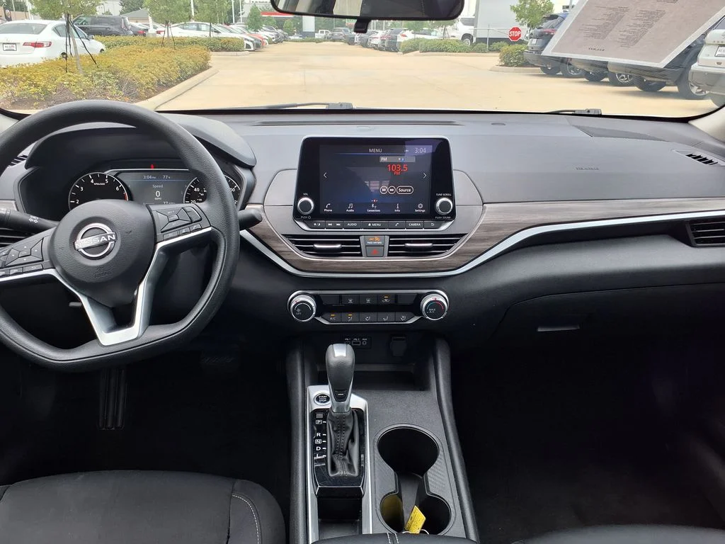 Used 2025 White Nissan 2.5 SV image 20