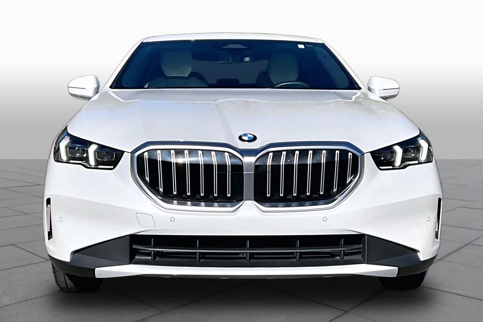 Certified Used 2025 Mineral White Metallic BMW 530i image 3
