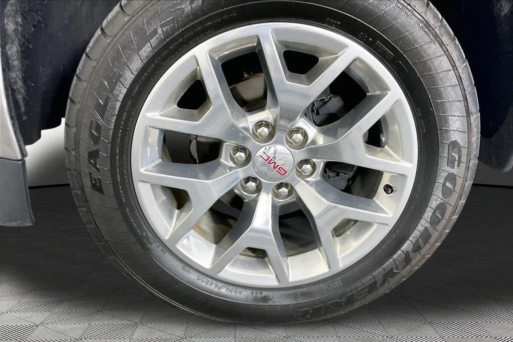 Certified Used 2018 White GMC SLT image 29