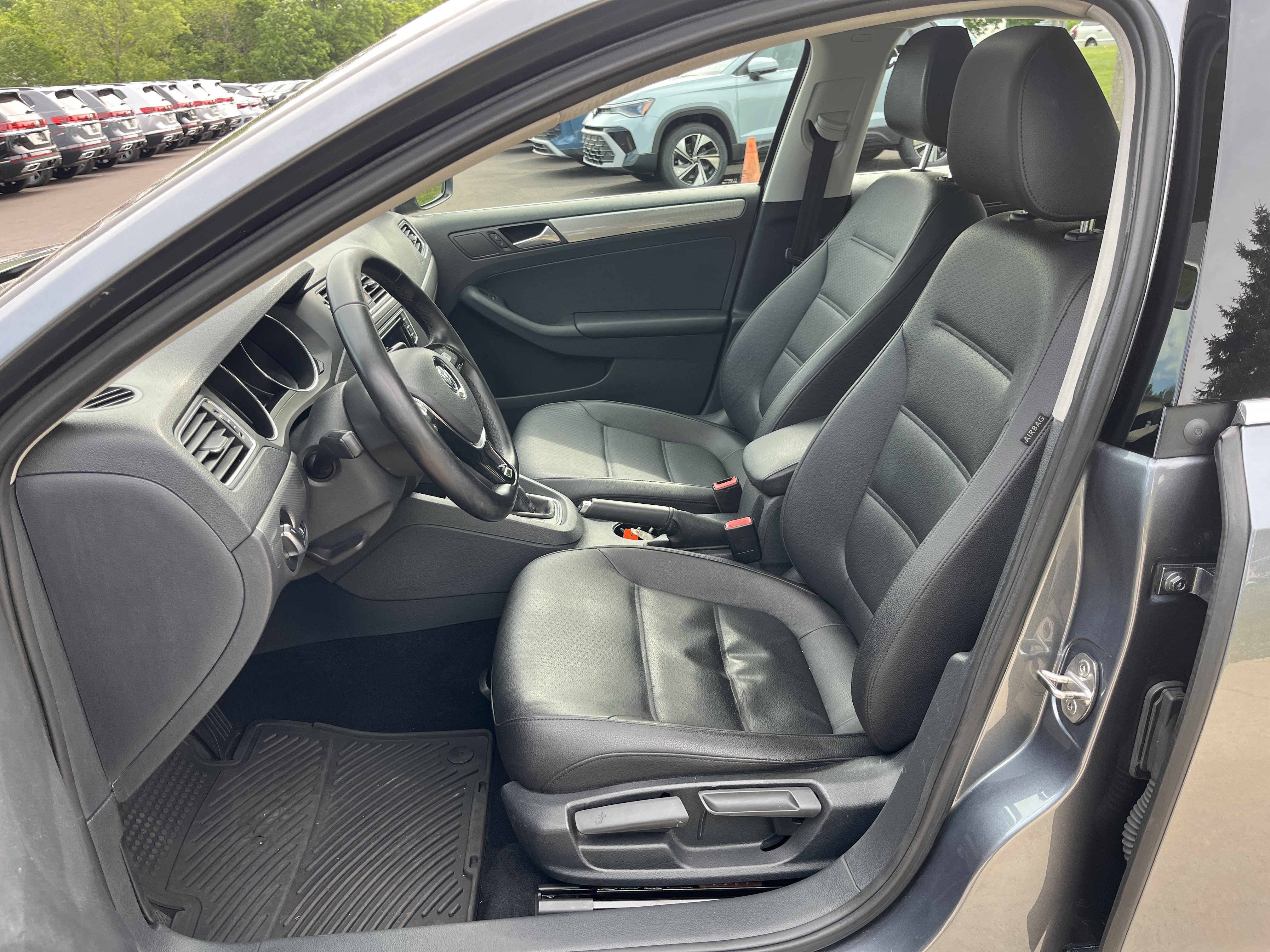 Used 2016 Gray Volkswagen 1.4T SE image 16