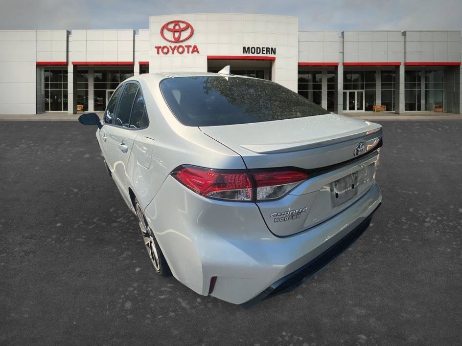 Used 2022 Classic Silver Metallic Toyota SE image 28
