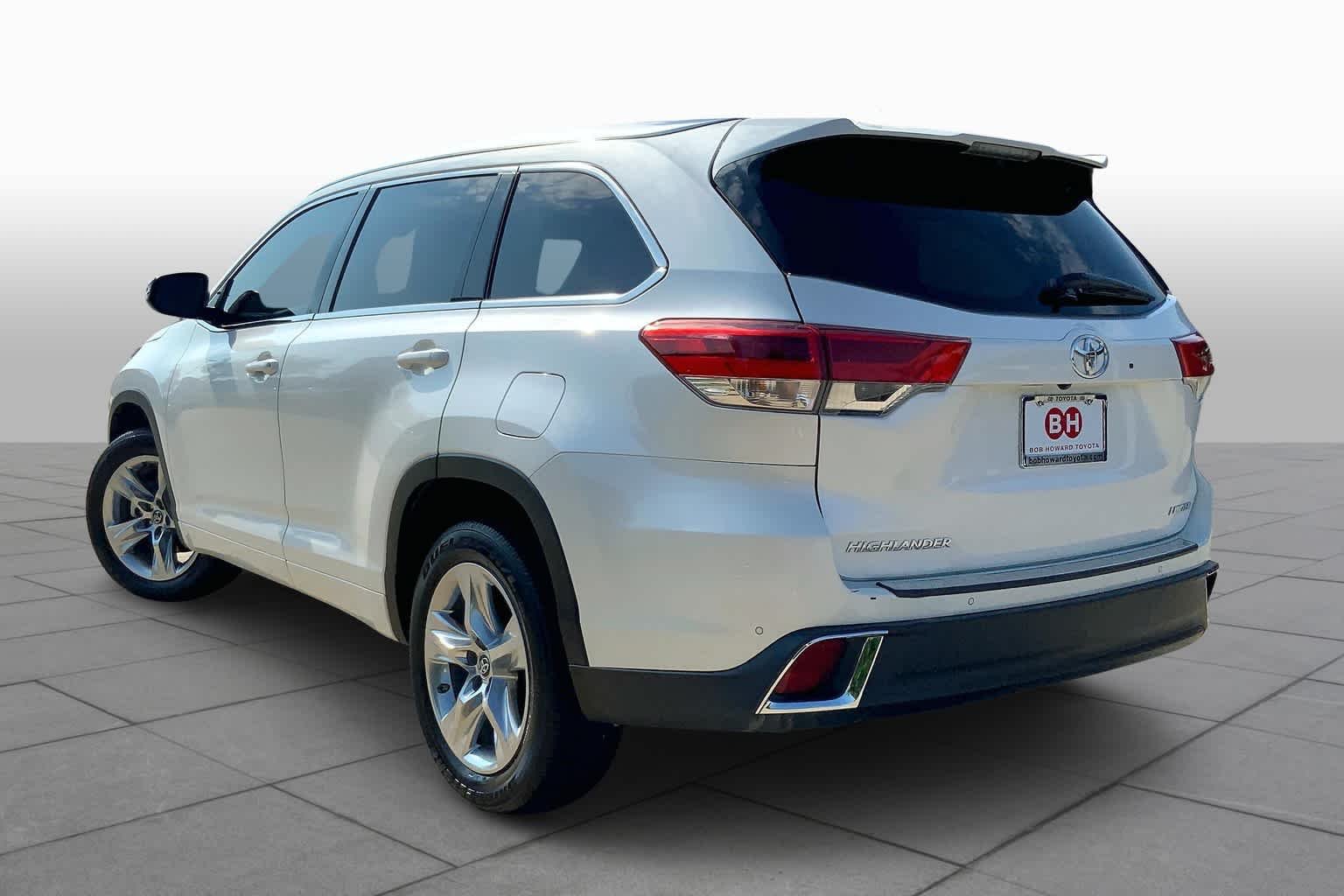 Used 2017 Blizzard Pearl Toyota Limited image 12