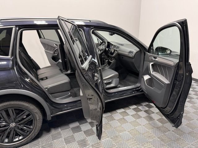 Certified Used 2022 Deep Black Pearl Effect Volkswagen 2.0T SE R-Line Black image 22