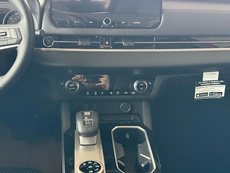 2026 Mitsubishi Outlander ES - Photo 8