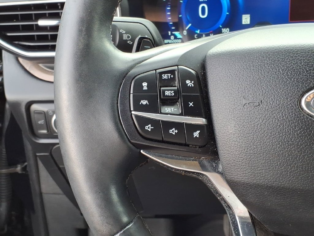 Used 2020 Black Metallic Ford Platinum image 23