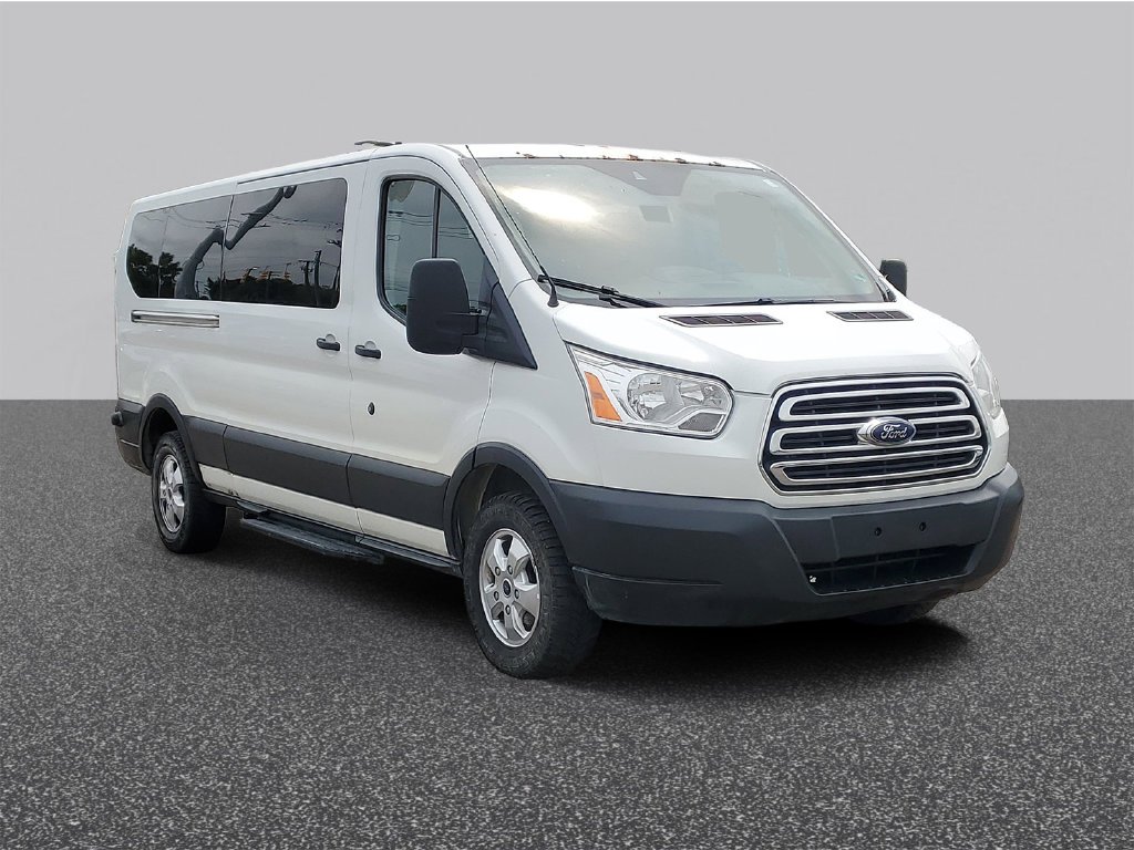Used 2017 White Ford XLT image 4