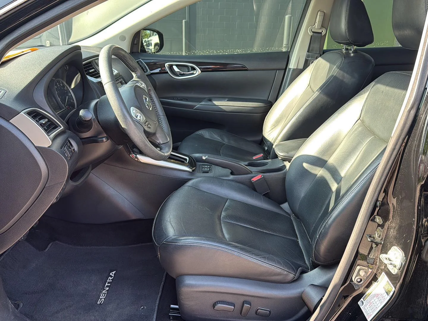Used 2018 Super Black Nissan SL image 9