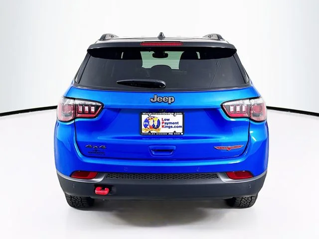 New 2026 Hydro Blue Pearl-Coat Exterior Paint Jeep Trailhawk image 6