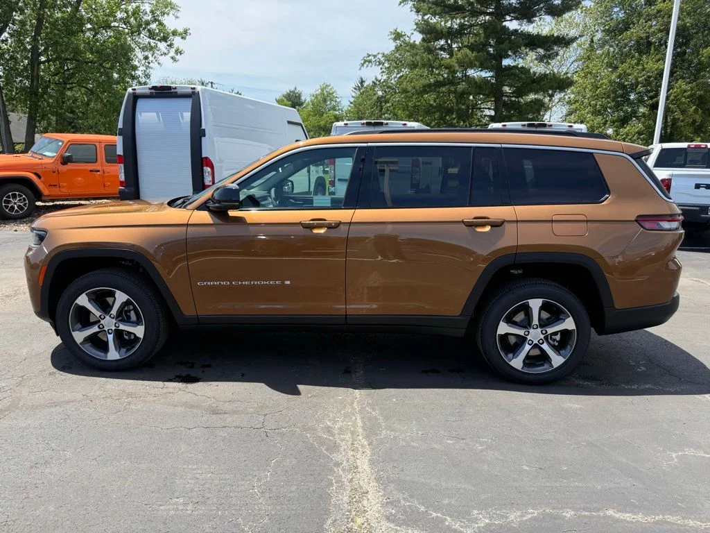New 2026 Copper Shino Metallic Clear-Coat Exterior Paint Jeep Limited image 7