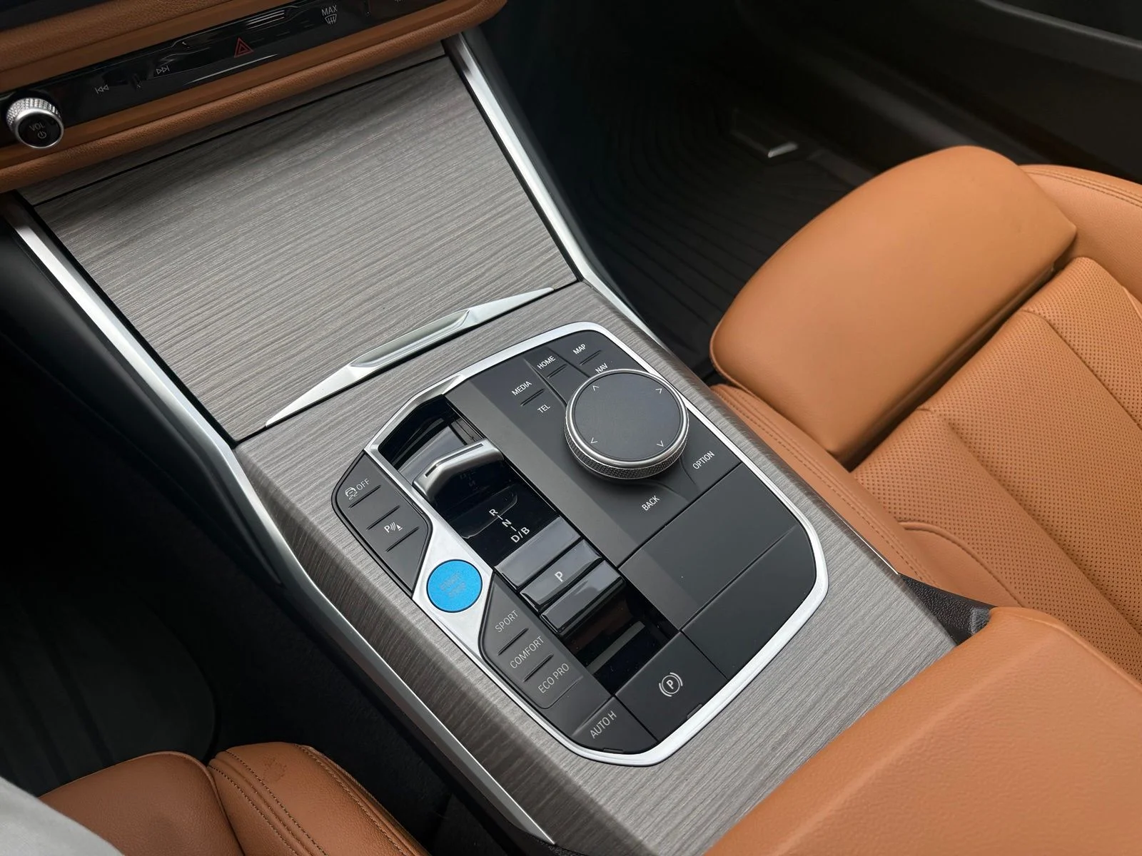 Used 2025 Gray BMW xDrive40 image 19