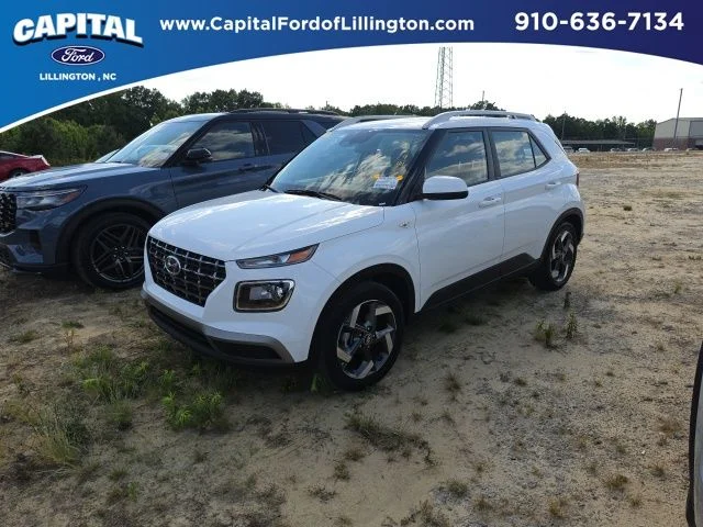 Used 2025 White Hyundai SEL image 1
