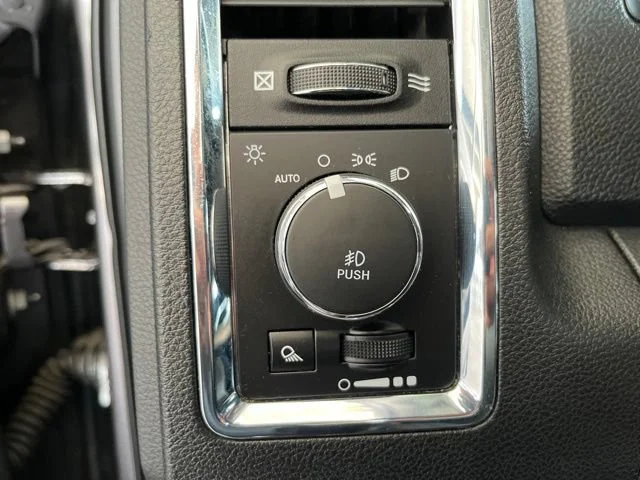 Used 2018 Granite Crystal Metallic Clearcoat Ram Laramie image 64